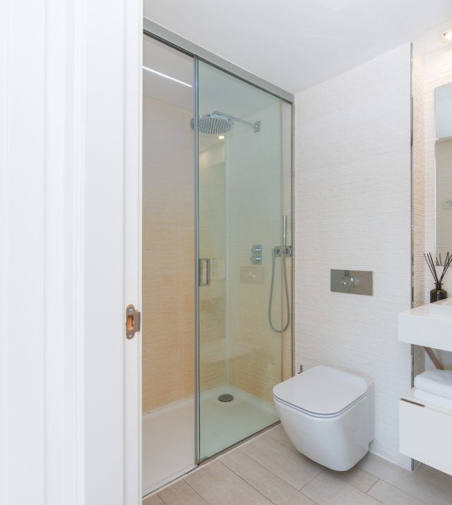 Resa Estates apartment for sale in Ibiza marina botafoch modern bathroom 1.jpg